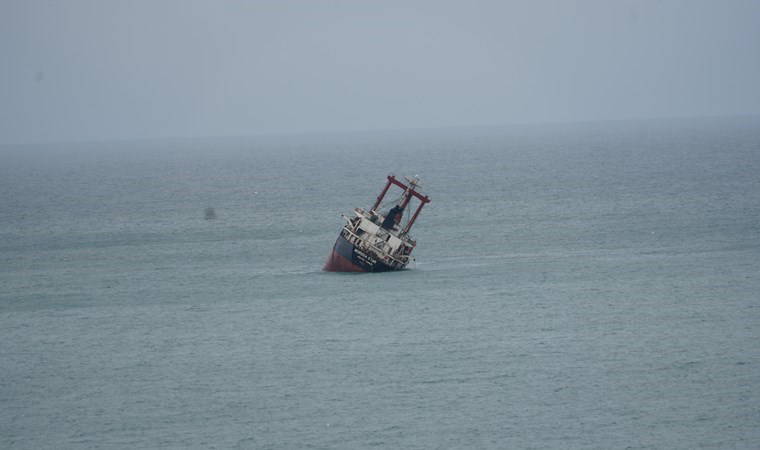 Kuru yük gemisi Romanya’dan Kastamonu açıklarına sürüklendi: Mürettebat tahliye edildi