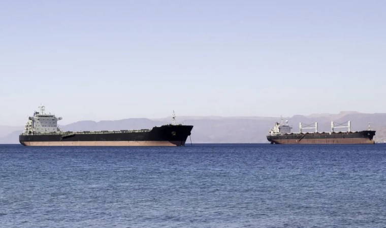 Husiler, Kızıldeniz'de bir Yunan gemisini vurdu (17 Ocak 2024)