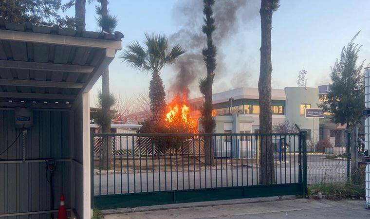Son dakika... İzmir'de parfüm fabrikasında yangın: 1 ölü, 3 yaralı