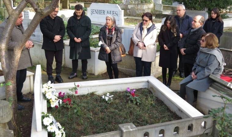 Gazeteci Mehmet Ali Birand mezarı başında anıldı