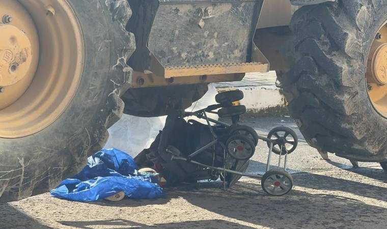 Korkunç kaza… Anne ve bebekleri iş makinesinin altında kaldı