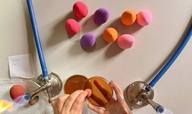 En az klozet kadar bakteri üretiyor: Makyaj süngeri nasıl temizlenir?