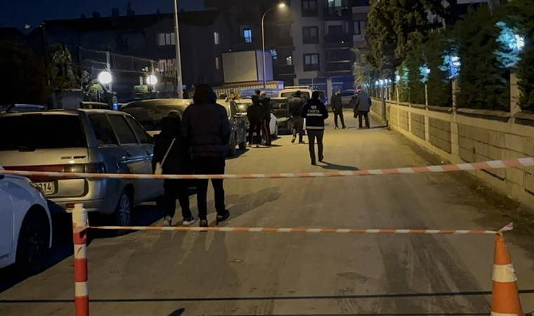 5 katlı binanın bahçesinde toprak kaydı: İstinat duvarı çöktü!