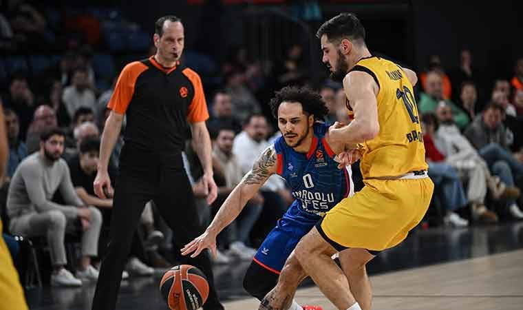 Anadolu Efes evinde Barcelona'yı devirdi!