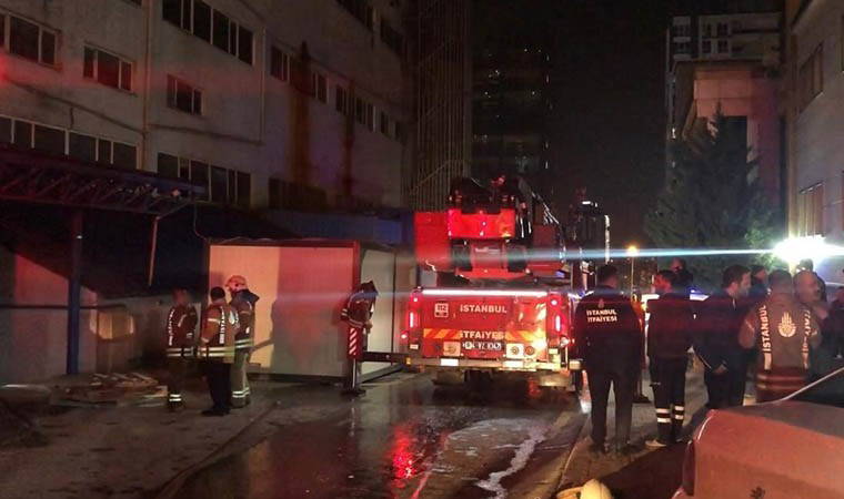 Ümraniye'de 5 katlı metruk binada yangın paniği!