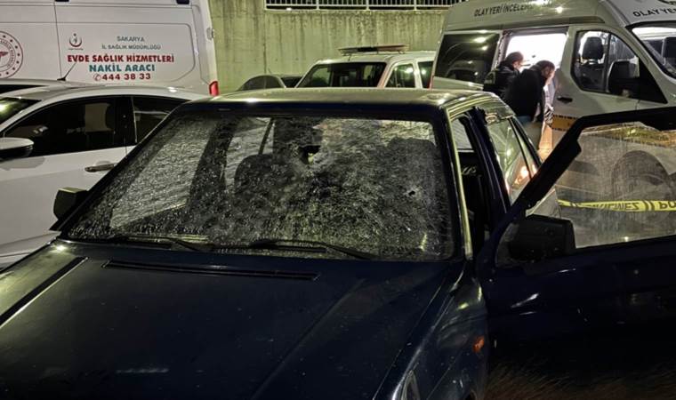 Eski kız arkadaşının bulunduğu araca kurşun yağdırdı