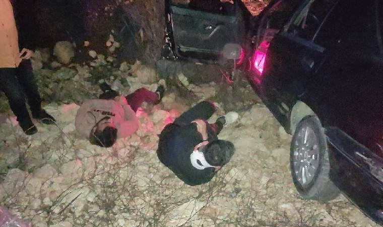 Mardin’de kontrolden çıkan araç şarampole devrildi: Yaralılar var!