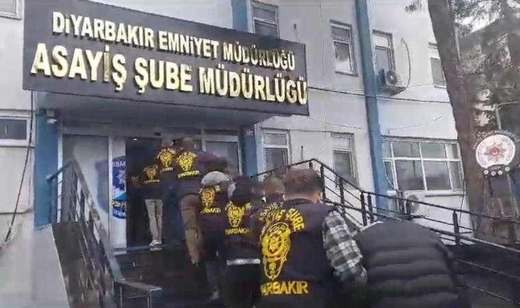Diyarbakır ve İzmir'de 'Paydos' operasyonu: 12 gözaltı