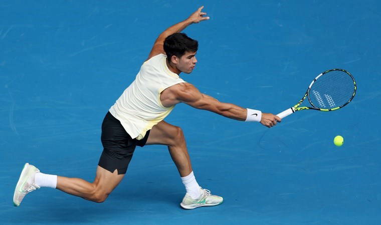 Rakibi sakatlanan Carlos Alcaraz, Avustralya Açık'ta 4. tura yükseldi!