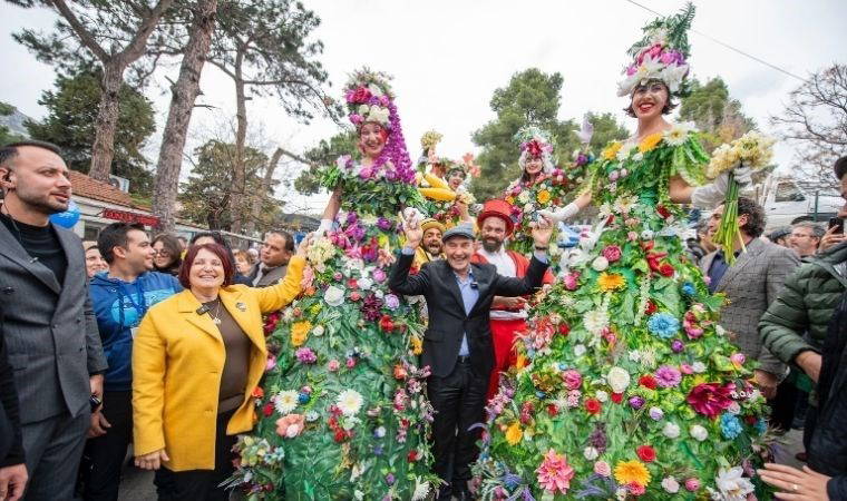 Tunç Soyer: Akdeniz'in en büyük koku bahçesi Karaburun'dur