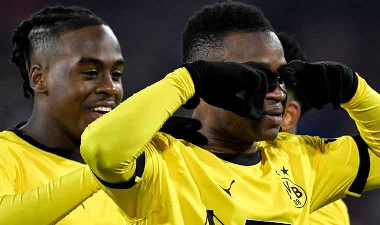 Dortmund, Köln'ü gol yağmuruna tuttu