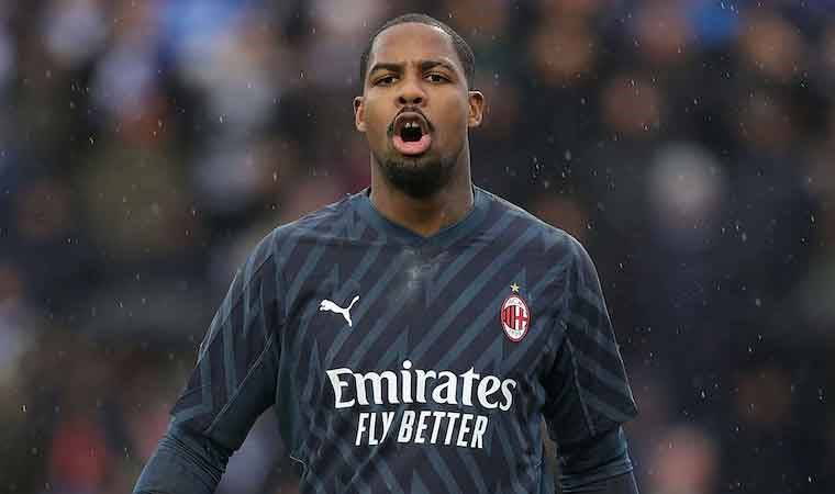 Milan'ın yıldız ismine ırkçı tezahürat