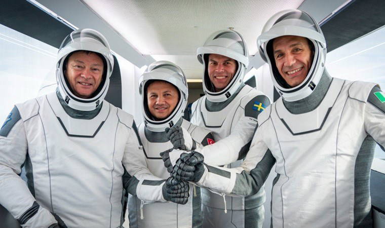 Ejderhanın kanatlarında