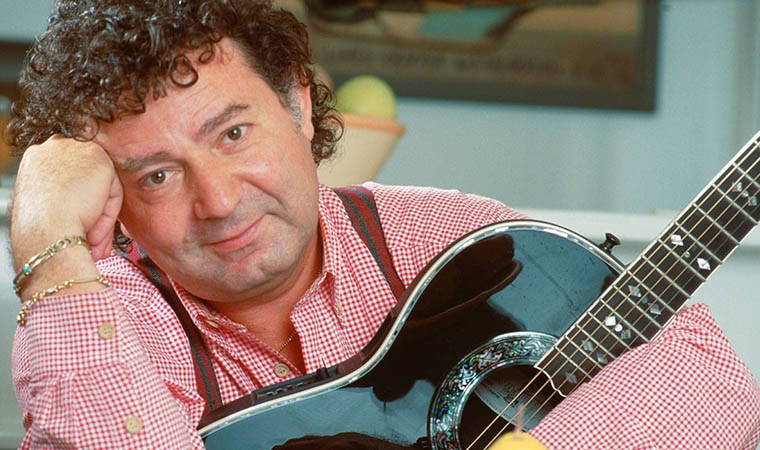 Kayahan'ın hayatı film oluyor: Ünlü sanatçıyı kim canlandıracak?