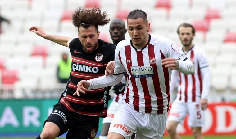 Gaziantep FK 10 kişi kaldı: Sivas'ta puanlar paylaşıldı!