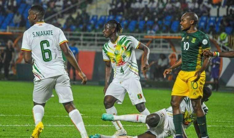 Güney Afrika, Namibya'yı 4 golle geçti