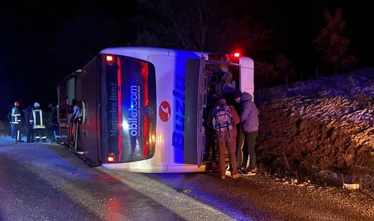 Kütahya'da korkunç kaza! Yolcu otobüsü devrildi: 18 yaralı