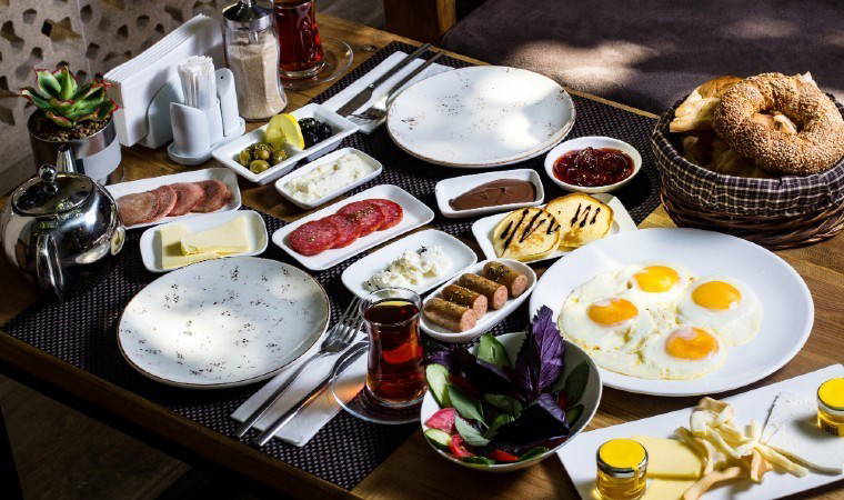 Kahvaltılarınızı şölene çevirecek farklı tarifler mi arıyorsunuz? İşte pratik ve lezzetli 7 farklı kahvaltı tarifi...