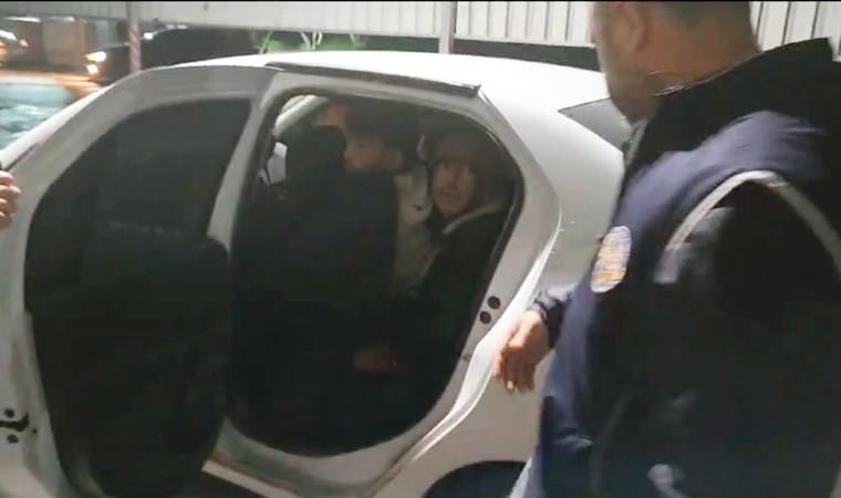 Durdurulan otomobilden 6 kaçak göçmen çıktı