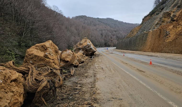 Zonguldak-Ankara yolunda heyelan: Çalışma başlatıldı
