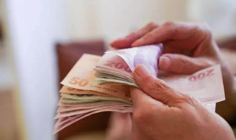 Bakan Işıkhan'dan açıkladı: Ev hanımlarına emeklilik yasası ne zaman çıkacak?