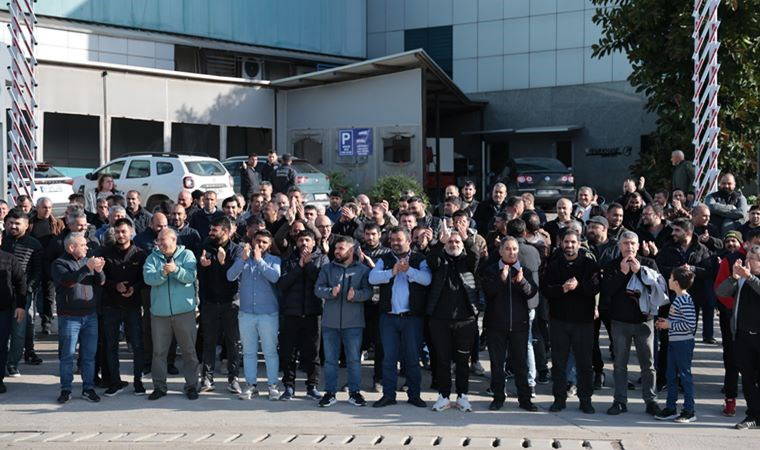 Adana'da maaşlarını alamayan fabrika işçileri eylem yaptı