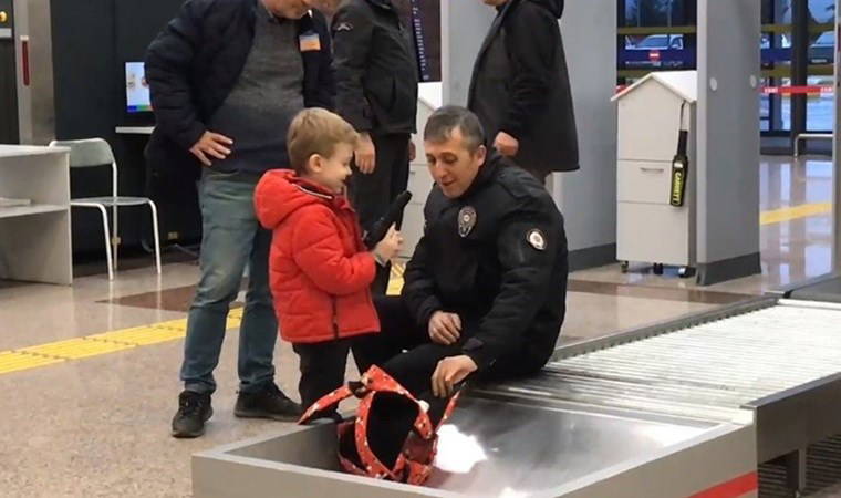 Havalimanında çocuğun çantasından çıkanlar polisi şoke etti: Gerçek sonradan anlaşıldı