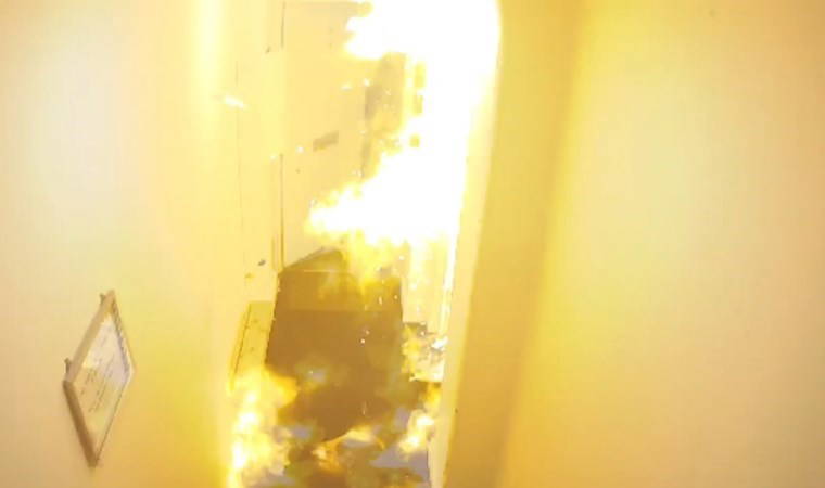 İngiltere'de eski sevgilisinin kapısını patlatan kadına 6 yıl hapis cezası