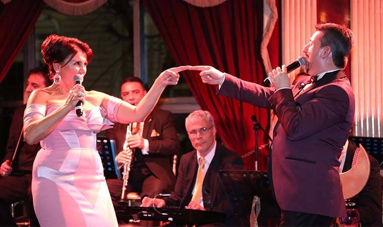 Özdem Çevik ve Meltem Aslantaş'tan mutlu kuyruklar için yardım konseri