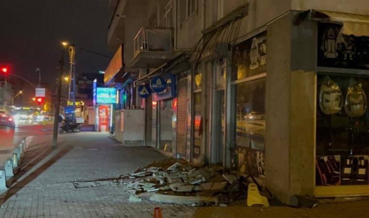 Ataşehir’de binanın balkonu çöktü