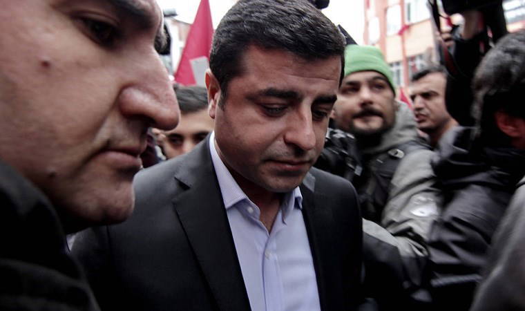 Son dakika... Selahattin Demirtaş annesinin rahatsızlığı nedeniyle Diyarbakır'da