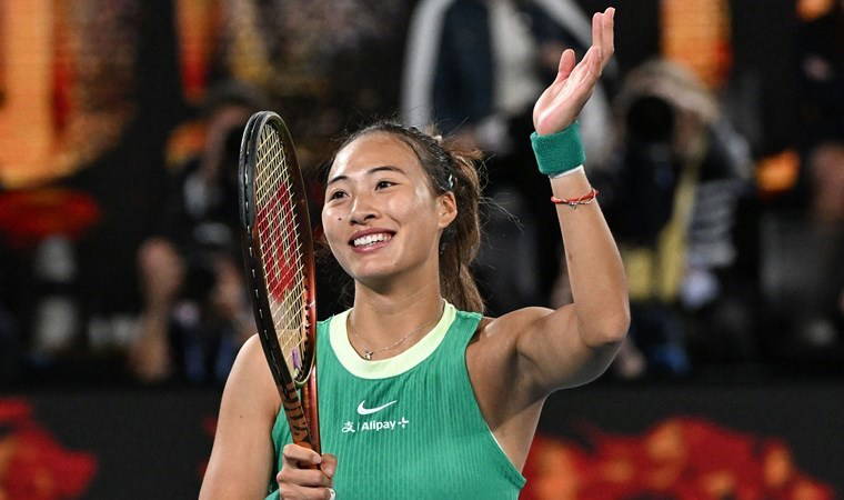 Qinwen Zheng'den müthiş geri dönüş: Çinli raket Avustralya Açık'ta yarı finale çıktı!