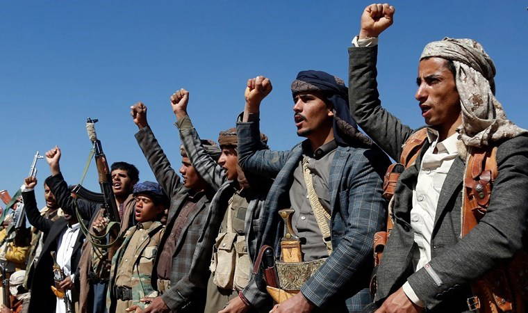 Husiler duyurdu: 'ABD savaş gemisini vurduk'