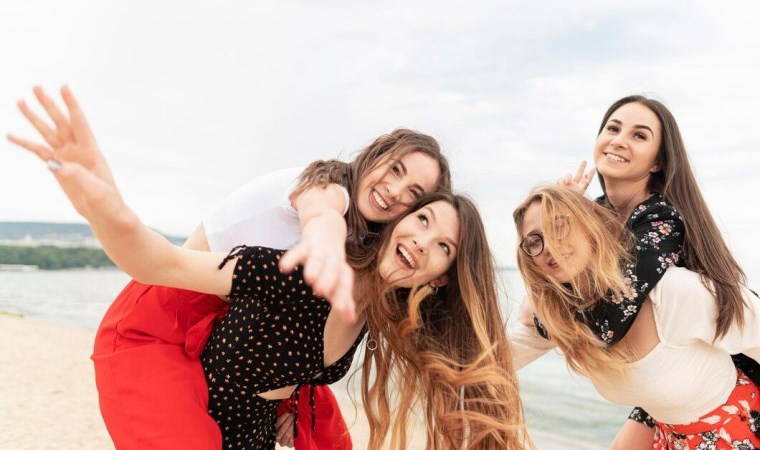 Pozitifliği ve neşesiyle herkesi kendilerine hayran bırakacaklar! İşte en enerjik 5 kadın burcu....