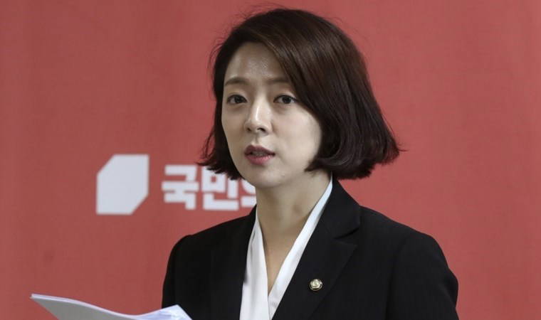 Güney Kore’de milletvekiline sokakta taşlı saldırı: Şüpheli gözaltında