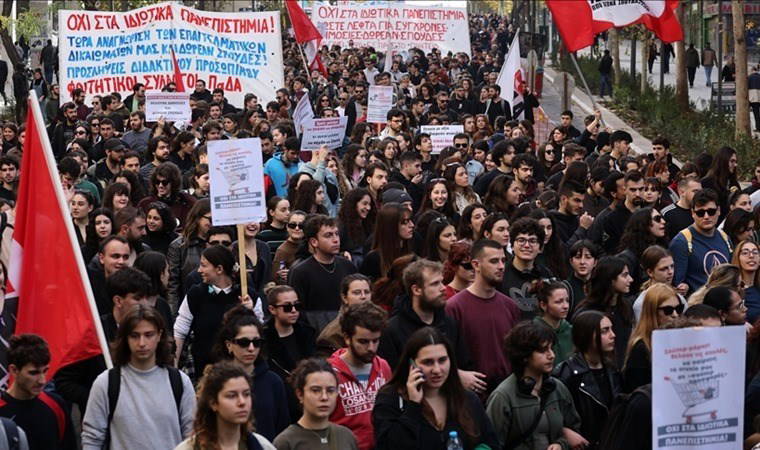 Yunanistan’da öğrenciler 3 gündür sokakta: 'Herkes için ücretsiz eğitim'