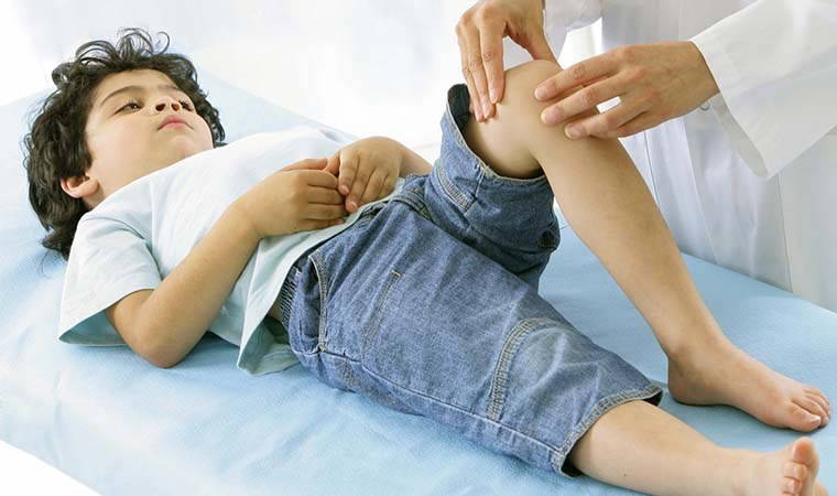 Çocuklarda 3-4 haftayı geçen kemik ağrılarına dikkat, kanserin belirtisi olabilir