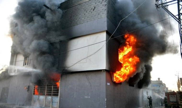 Ağabeyinden para istedi, vermeyince fabrikayı yaktı