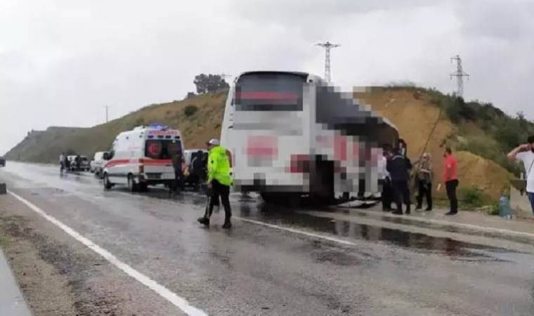 Sivas'ta yolcu otobüsü kaza yaptı... Çok sayıda yaralı var!