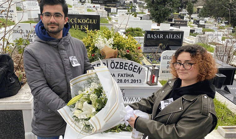 Sanatçı Ferdi Özbeğen mezarı başında anıldı