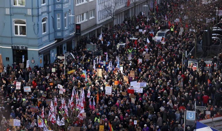 On binlerce Alman sokağa çıktı: 'AfD kapatılsın'