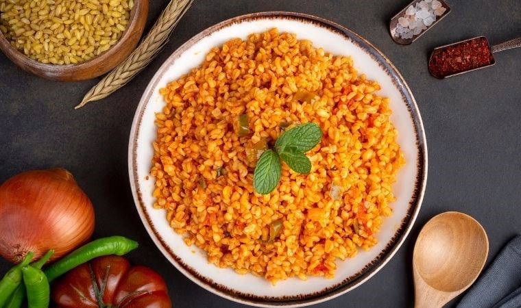 Geleneksel lezzet: Anne eli değmiş gibi salçalı bulgur pilavı...