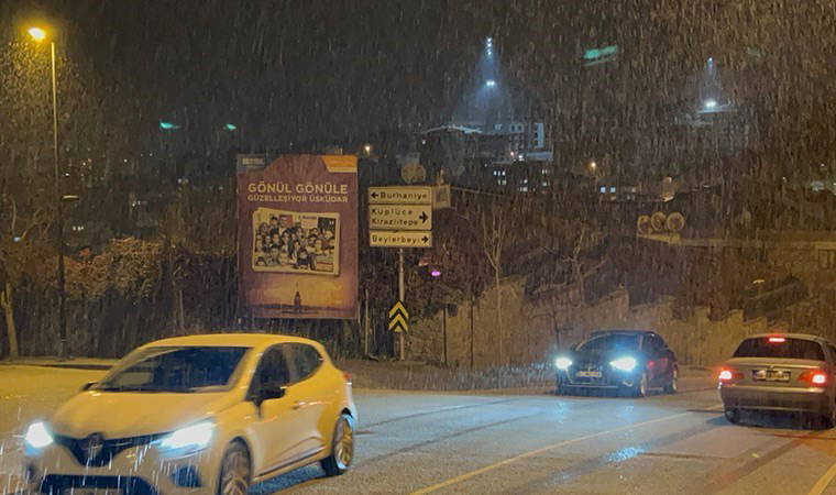 Üsküdar ve Kadıköy'de dolu, Kartal'da kar yağdı