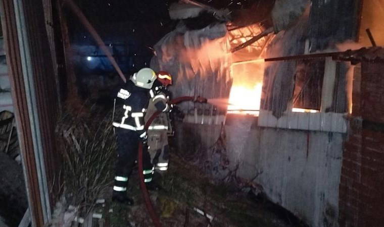 Bursa'da yalıtım malzemesi imalathanesinde çıkan yangın kontrol altına alındı