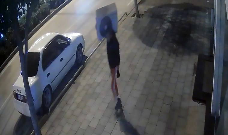 Çaldığı klima ünitesini kilometrelerce sırtında taşımış