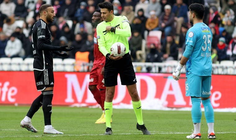Eski hakemler yorumladı: Sivasspor - Beşiktaş maçındaki VAR'ın iptal ettiği penaltı kararı doğru muydu?