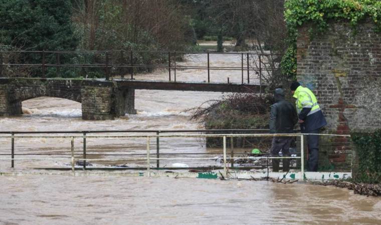 Fransa'da su baskınları nedeniyle 'kırmızı alarm' verildi