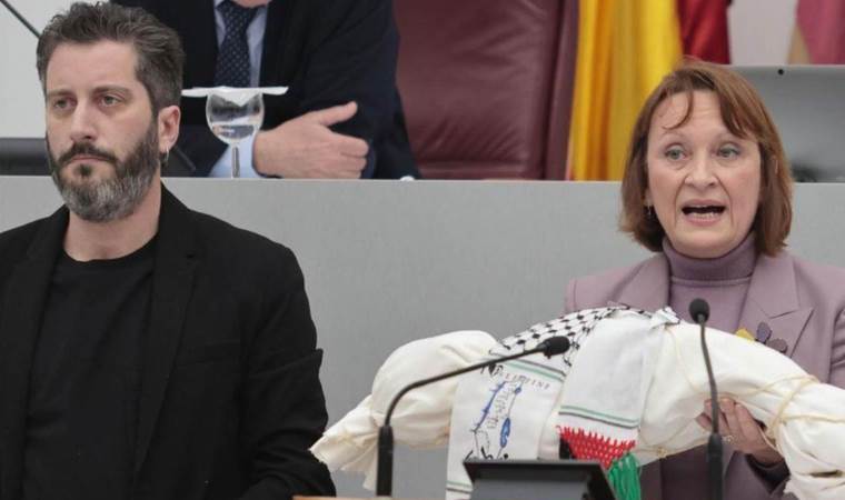 İspanya Meclisi'nde İsrail’e 'bebekli' protesto