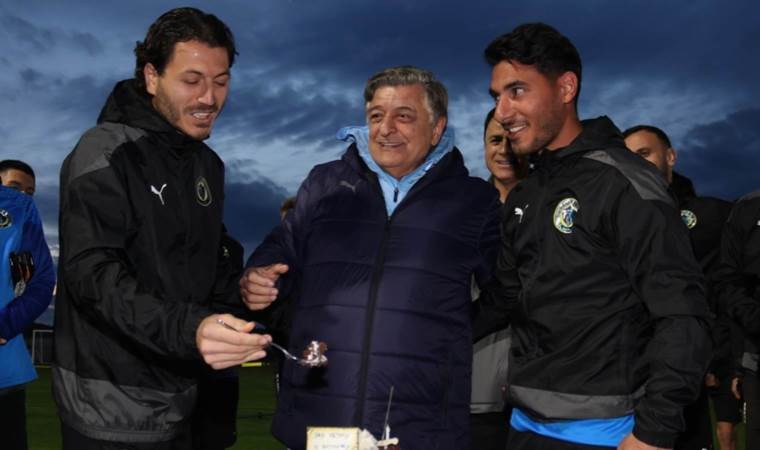 Menemen FK'den Yılmaz Vural'a esprili doğum günü kutlaması!