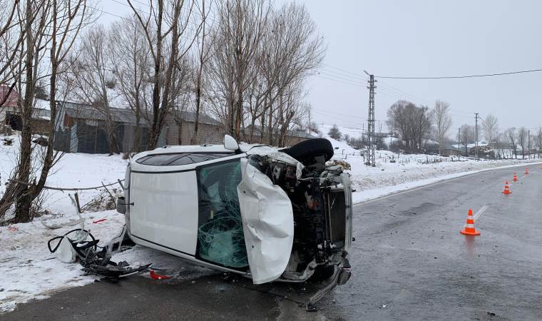 Bingöl'de cip takla attı: Doktor sürücü yaralı
